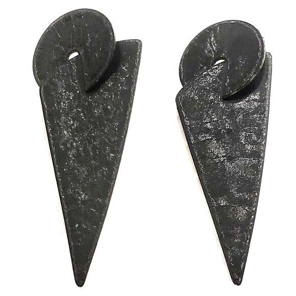 Black Textured Metal Elongated Triangle Drop Earrings Geometric 90s Retro - Picture 1 of 7